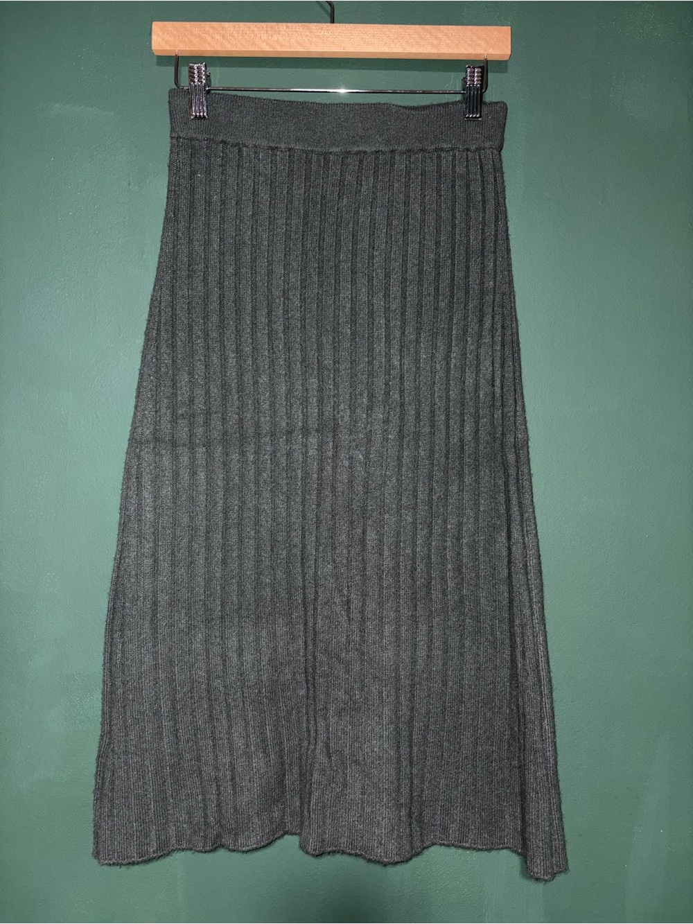 Quince Mongolian Cashmere Midi Skirt (PHOTO FOR FIT NOT COLOR) - Picture 4 of 4